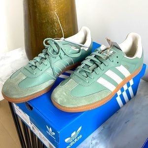 Adidas Women’s Samba OG Silver Green 8.5 (fits like 9.5)